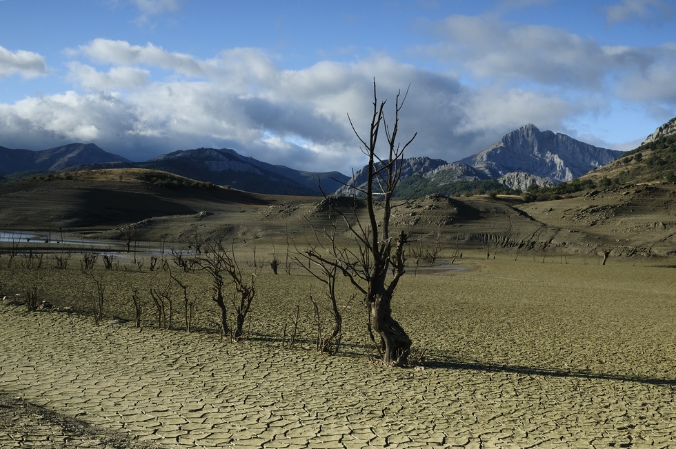 La desgracia de un pueblo qurda al aire cuando aprieta la sequía estival